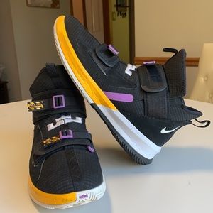 NIKE LEBRON SOLDIER XIII SFG Lakers Black University Gold